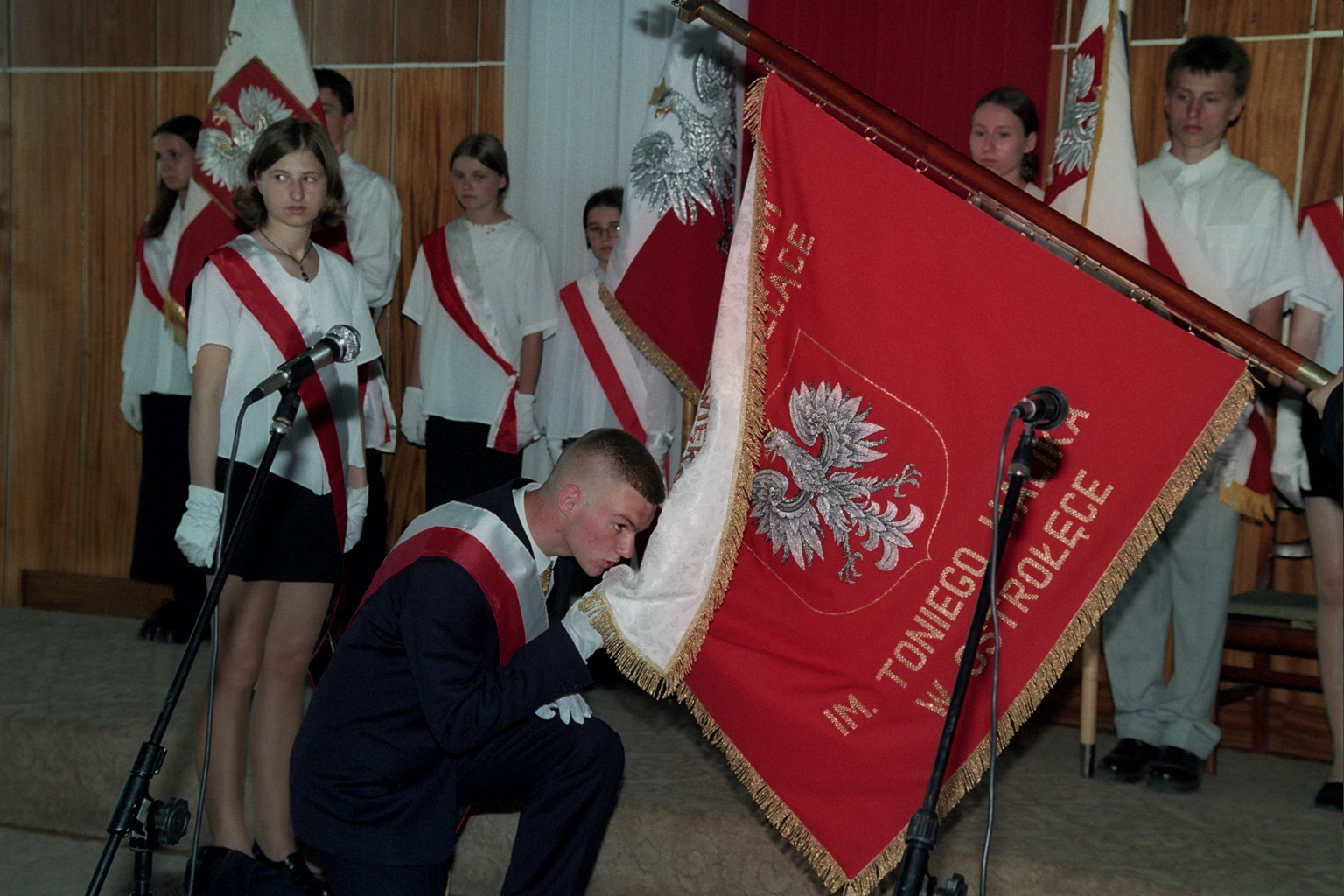 Przekazanie uczniom sztandaru